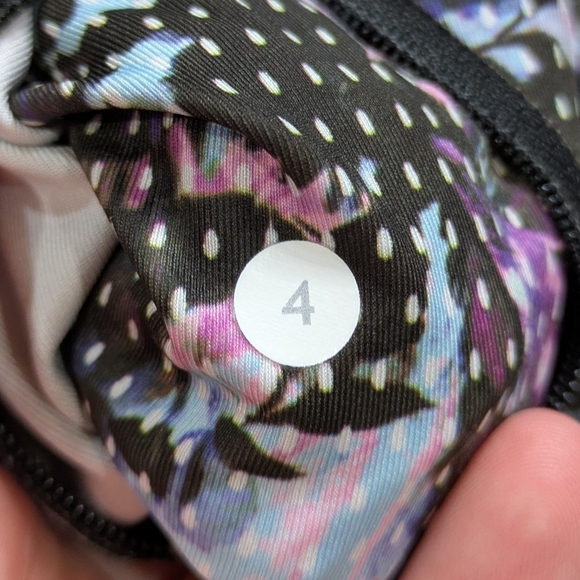 Lululemon Top Speed Full-On Luxtreme Abstract Polka Dot Crop Leggings 4 - Picture 7 of 10